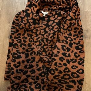 Comfy leopard shawl